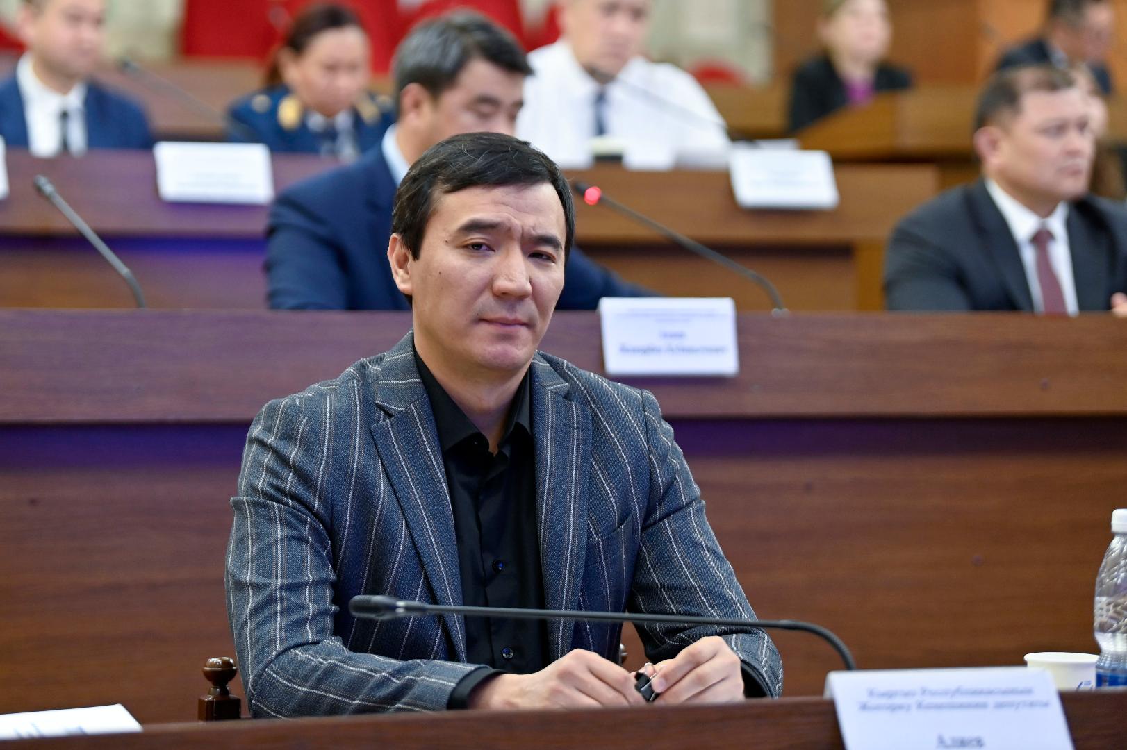 Депутат Медербек Алиев