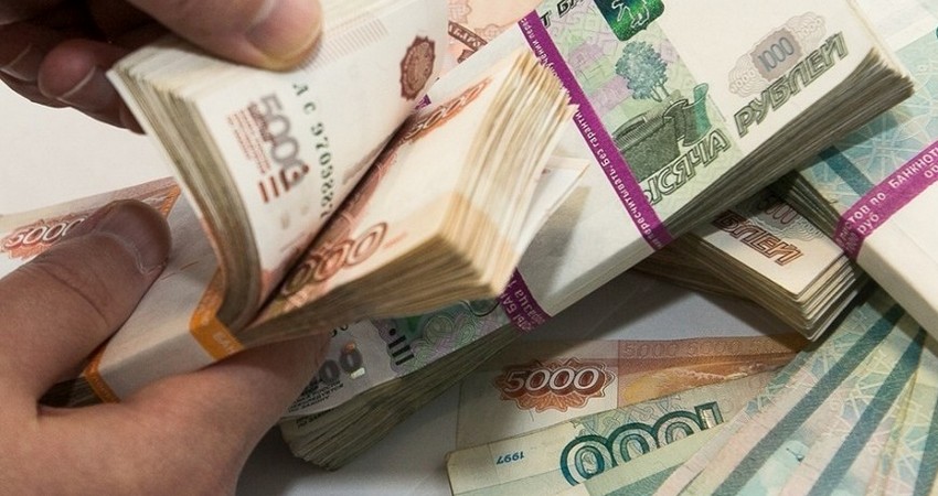 Последствия падения рубля почувствуют трудовые мигранты и бизнесмены, торгующие с Россией