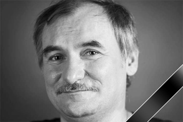 Умер бывший скрипач рок-группы «Крематорий» Вячеслав Бухаров. В группе отыграл 17 лет. Кроме того, играл в фильмах «Елка», сериалах «Сердцеедки», «Мосгаз» и многих других картинах. Ему было 62 года