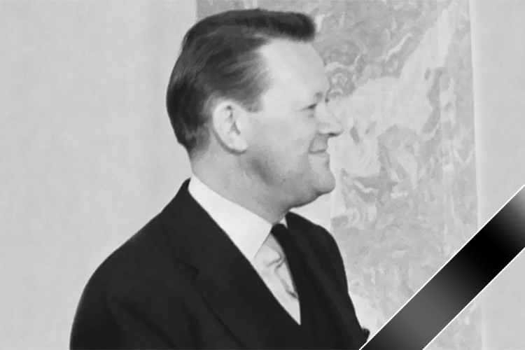 Умер внук Хрущева Алексей Аджубей. Ему было 69 лет. Алексей — сын дочери Хрущева Рады и известного советского журналиста Алексея Аджубея, возглавлявшего газеты «Комсомольская правда» и «Известия»