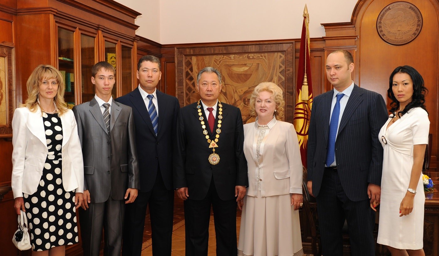 Руслан Маратович Петров (на тот момент еще Бакиев) — второй слева.