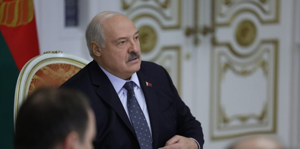 Александр Лукашенко помиловал еще 23 человек, обвиненных в экстремизме