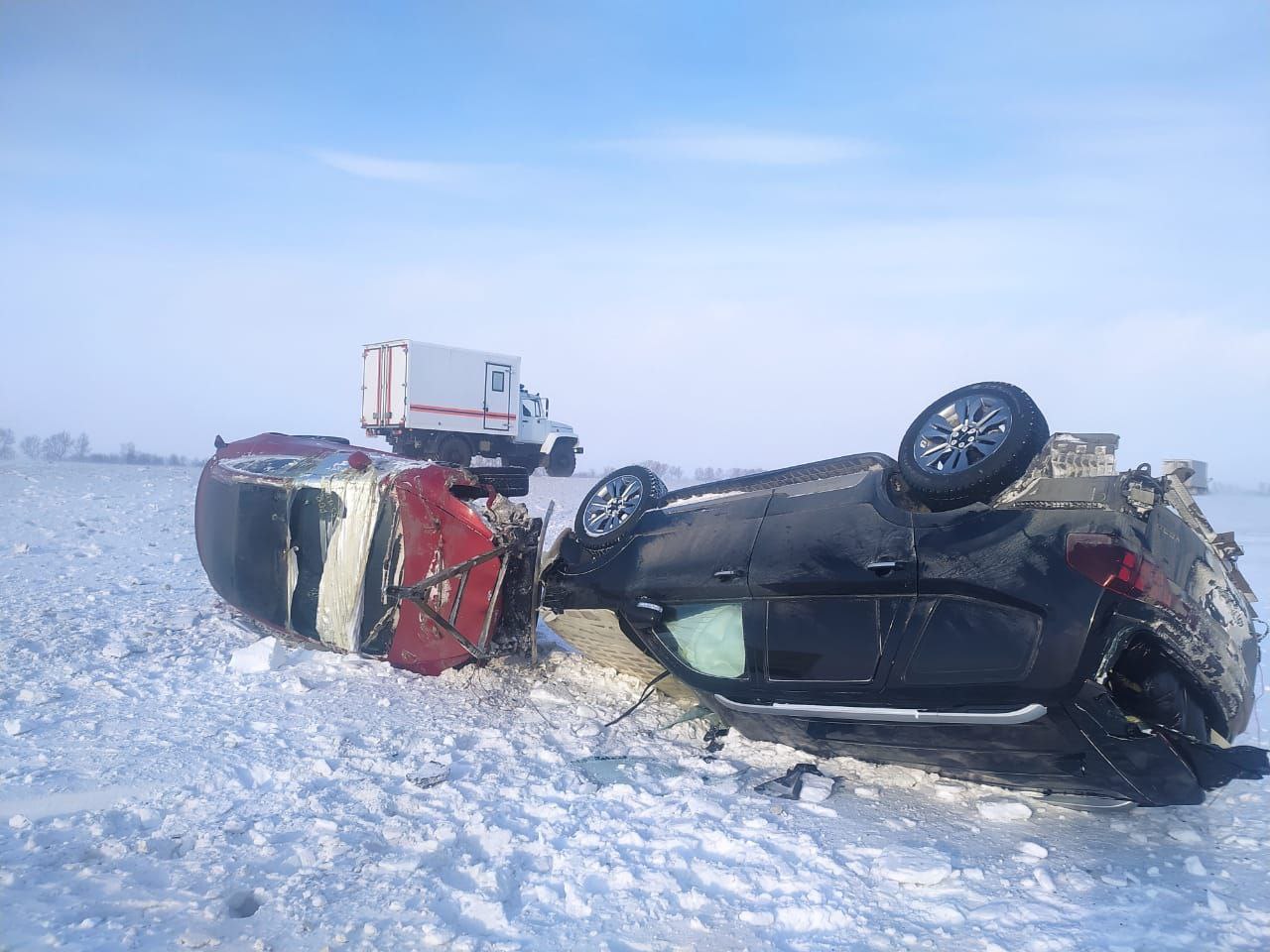 В Алтайском крае кыргызстанцы попали в ДТП, им помогли спасатели