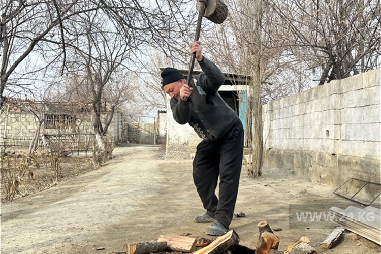 Шамшидин Жарматов, Кара-Бак айылынын тургуну.
