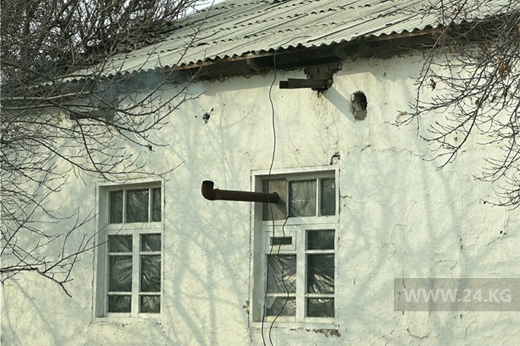 Кыргыз-тажик чек арасындагы Кара-Бак айылы