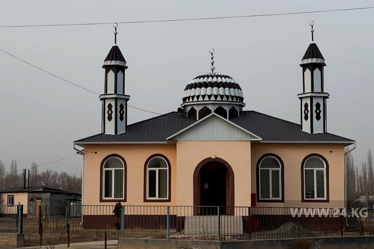 Мечеть в селе Кара-Бак