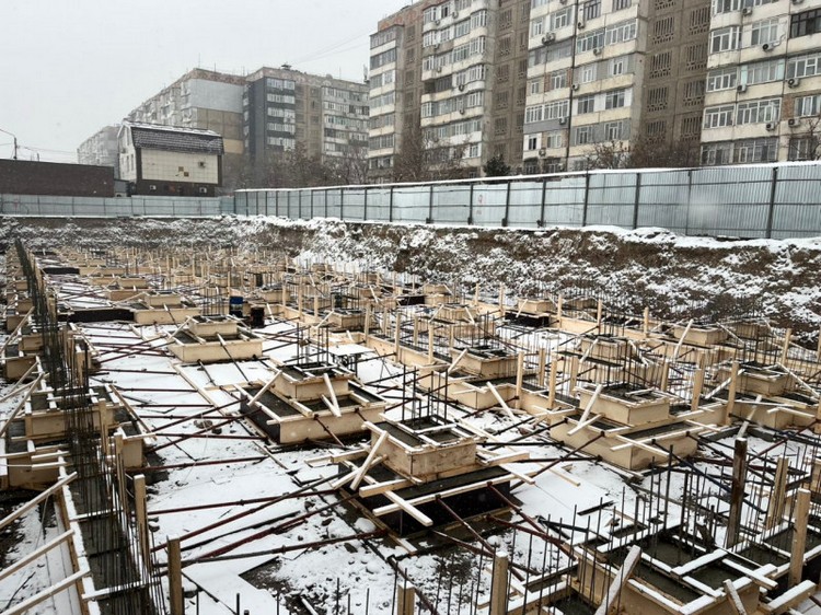 Строительство паркинга возле Орто-Сайского рынка.