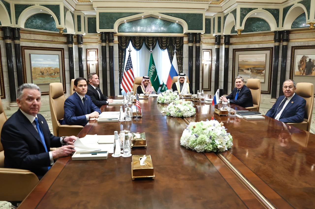 В Эр-Рияде (Саудовская Аравия) начались переговоры РФ и США