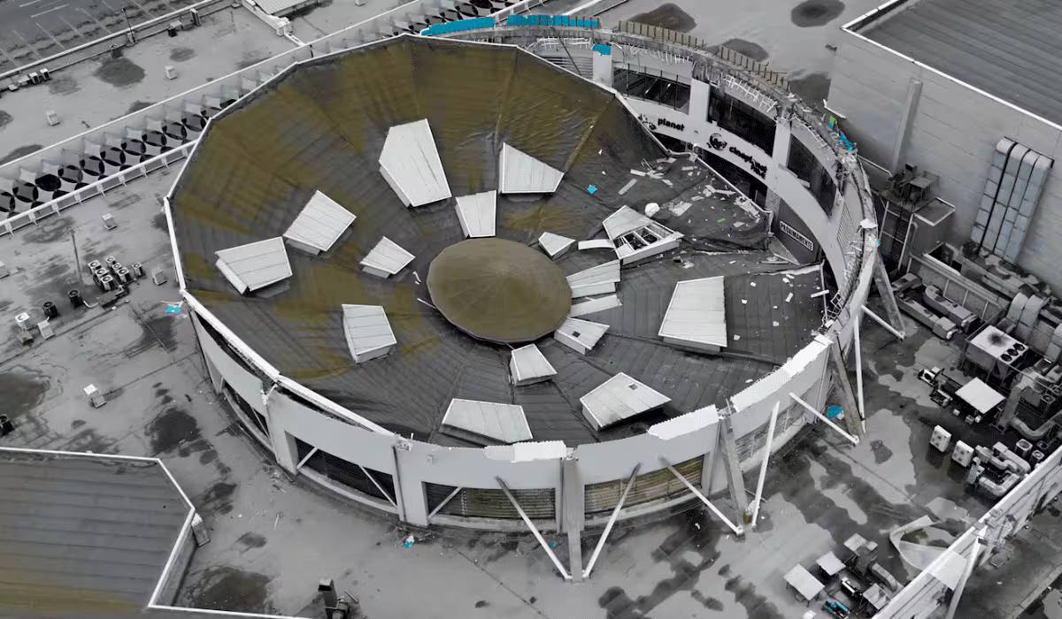 В городе Трухильо (Перу) в торговом центре Real Plaza обрушилась крыша