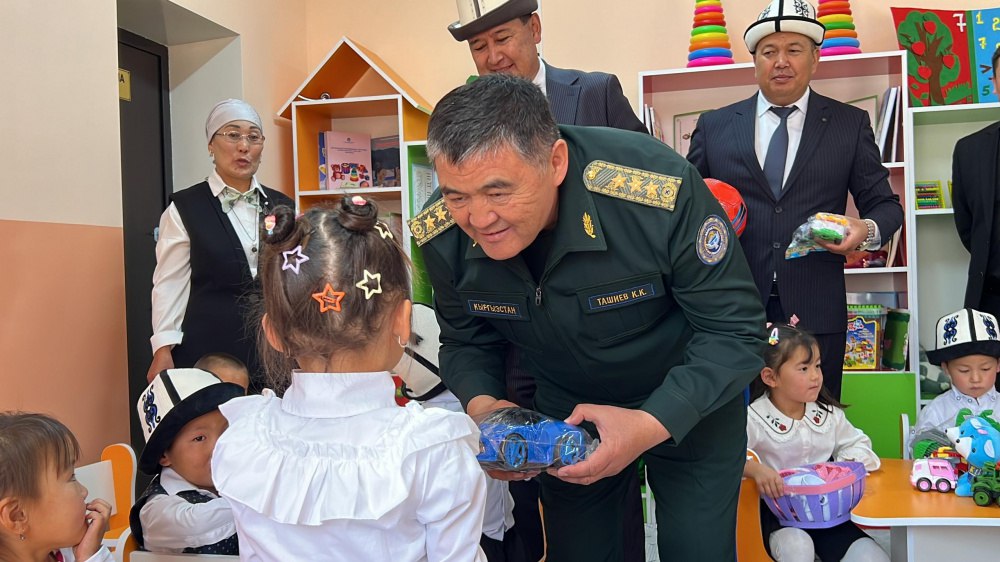 Переход на 12-летнее обучение будет проходить поэтапно, рассказал Камчыбек Ташиев о решении президента
