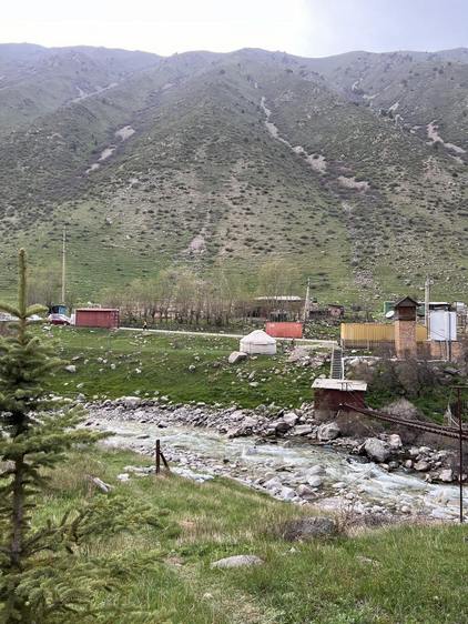 В пригороде Бишкека, в районе «12 каминов», 2024 год
