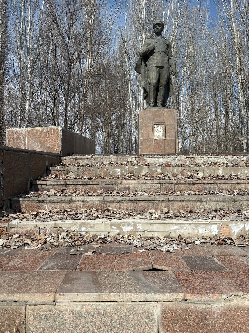 Памятник Панфилову в селе Панфиловском