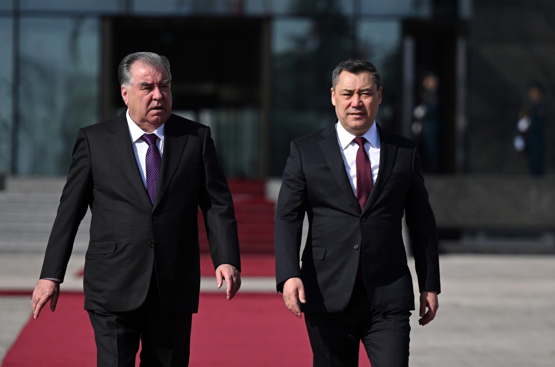 Церемония официальной встречи Садыра Жапарова и Эмомали Рахмона