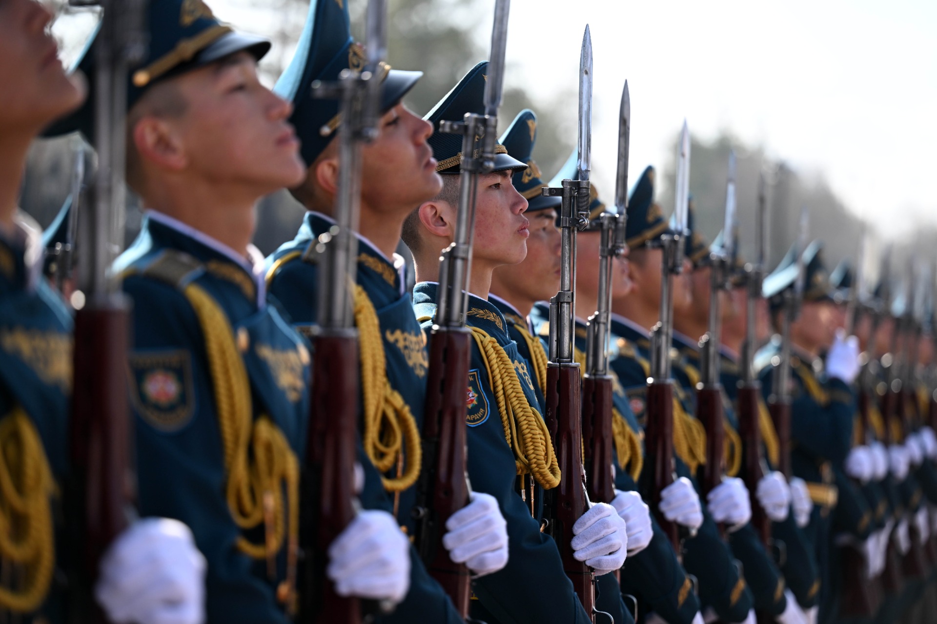 Церемония официальной встречи Садыра Жапарова и Эмомали Рахмона