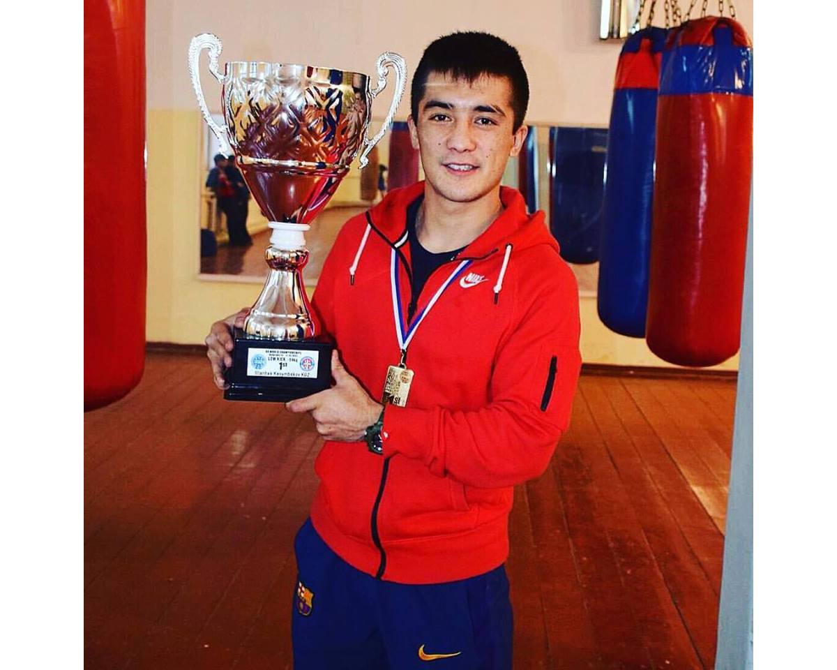 Архив У.Касымбекова. С кубком чемпиона мира