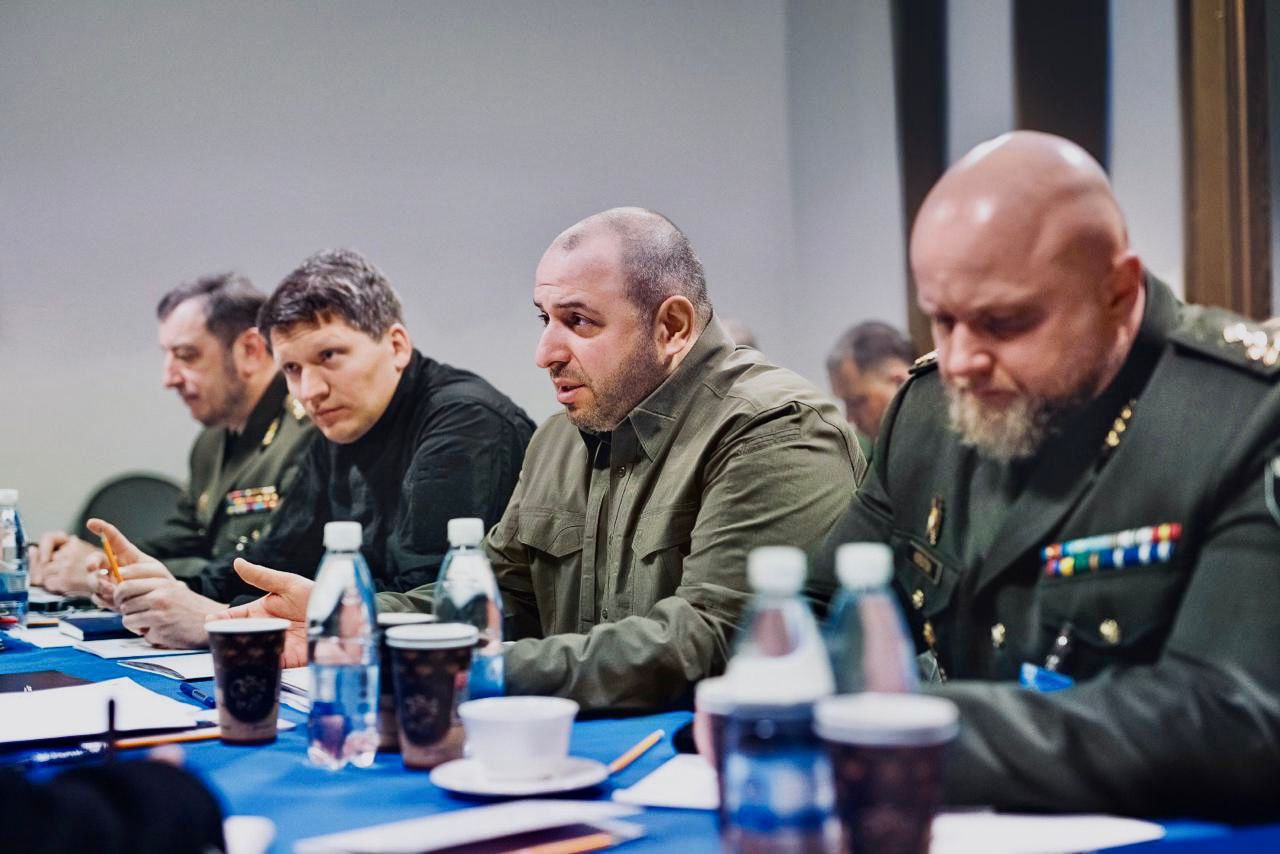 В центре Рустем Умеров