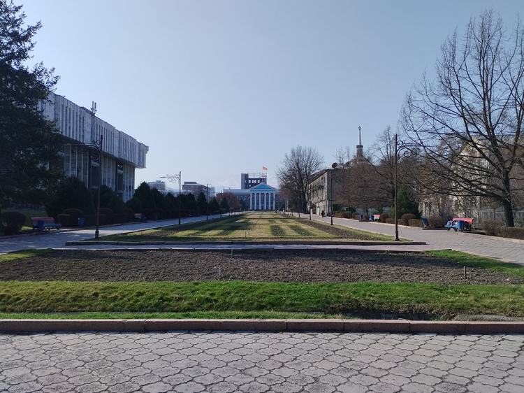 Бишкек, Аллея молодежи, 16 марта 2025 года