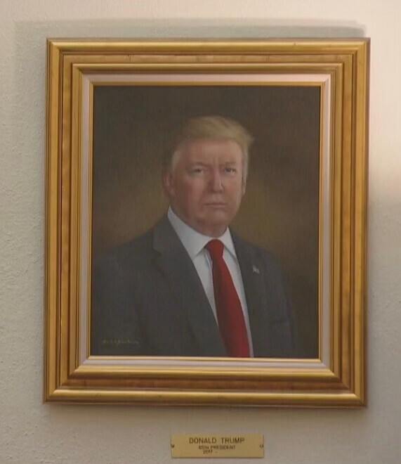 Портрет Дональда Трампа в Капитолии (штат Колорадо)