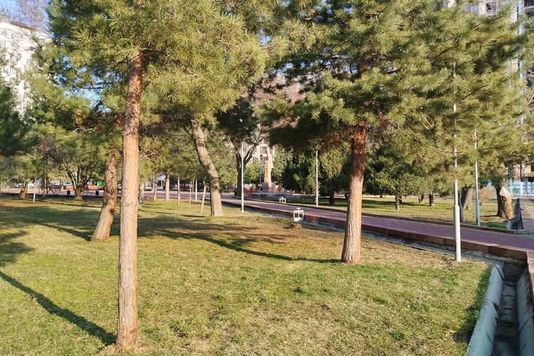 Бишкек, сквер имени Максима Горького