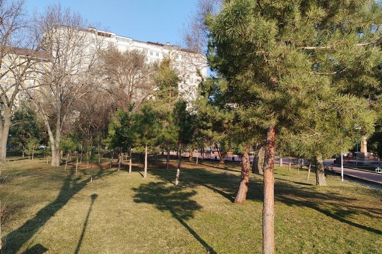 Бишкек, сквер имени Максима Горького