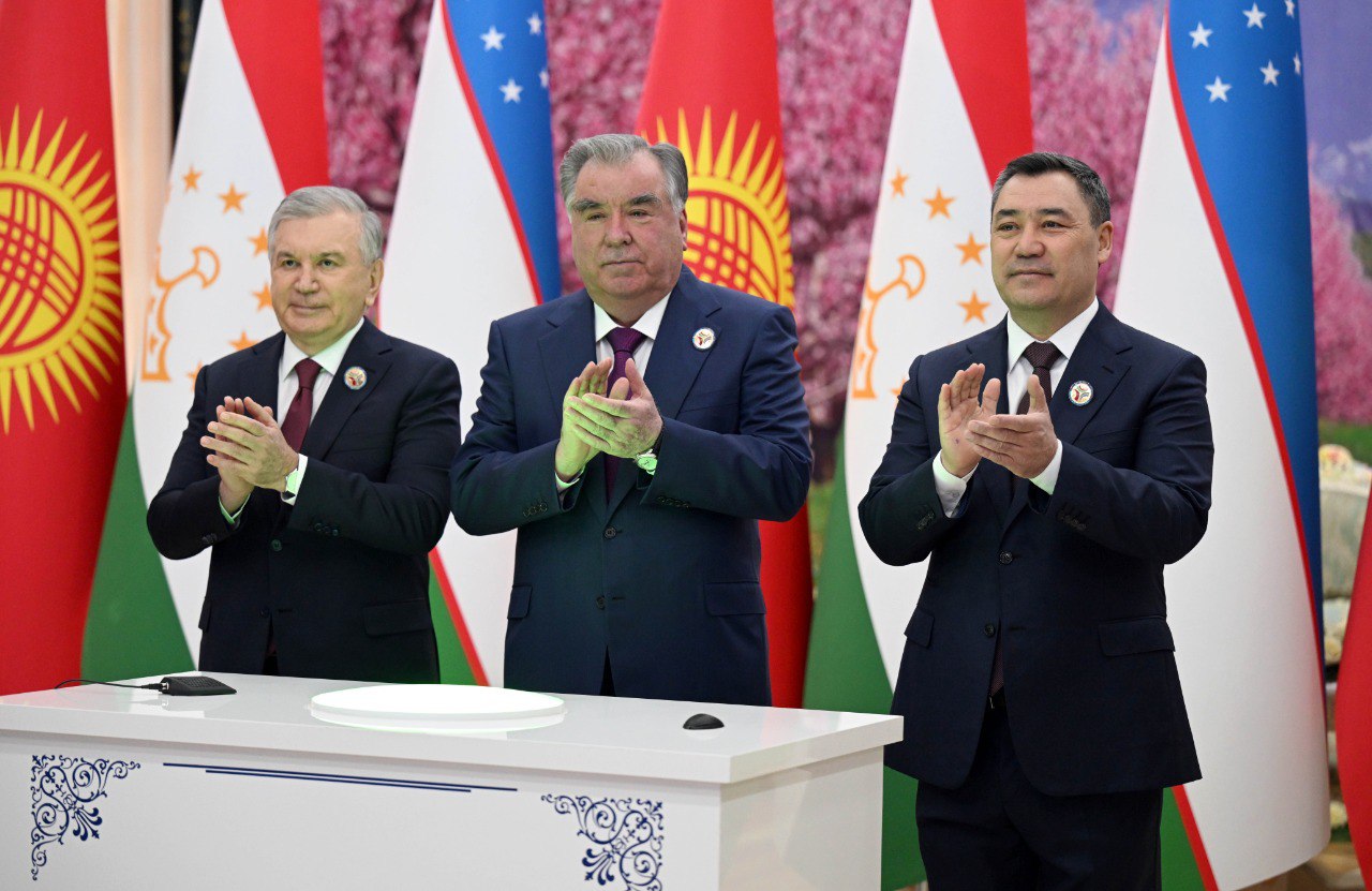 Лидеры трех стран подписали договор о точке стыка границ