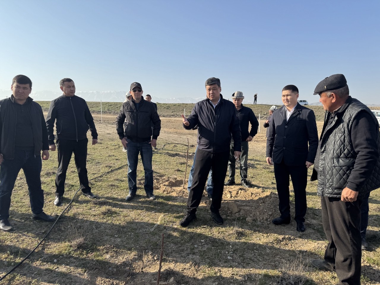 Бакыт Торобаев провел выездное совещание в саду
