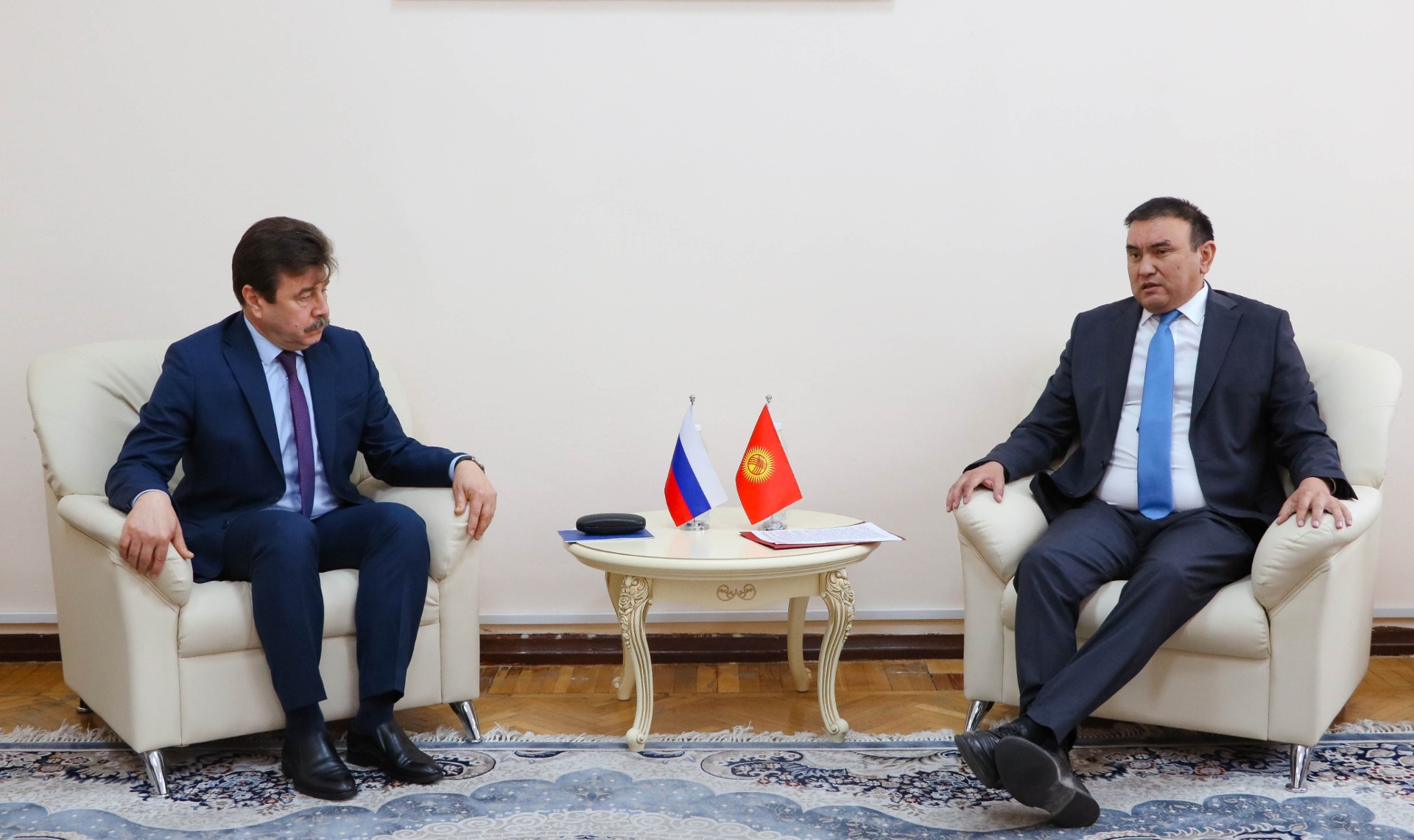 Посол РФ в КР и замминистра иностранных дел Кыргызстана.