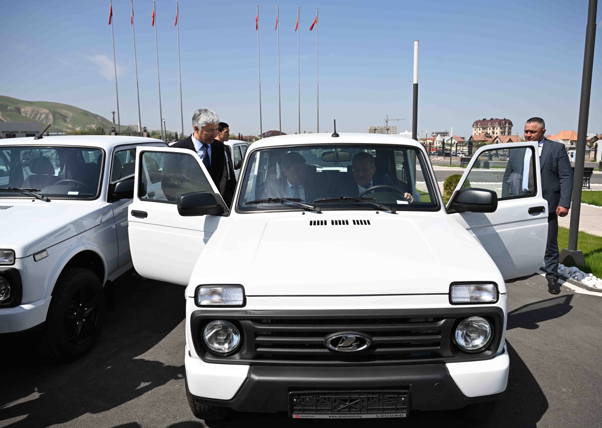 Автомобили