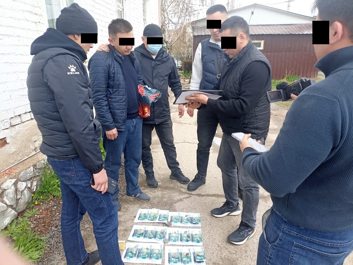 В Нарыне при получении взятки задержан врач