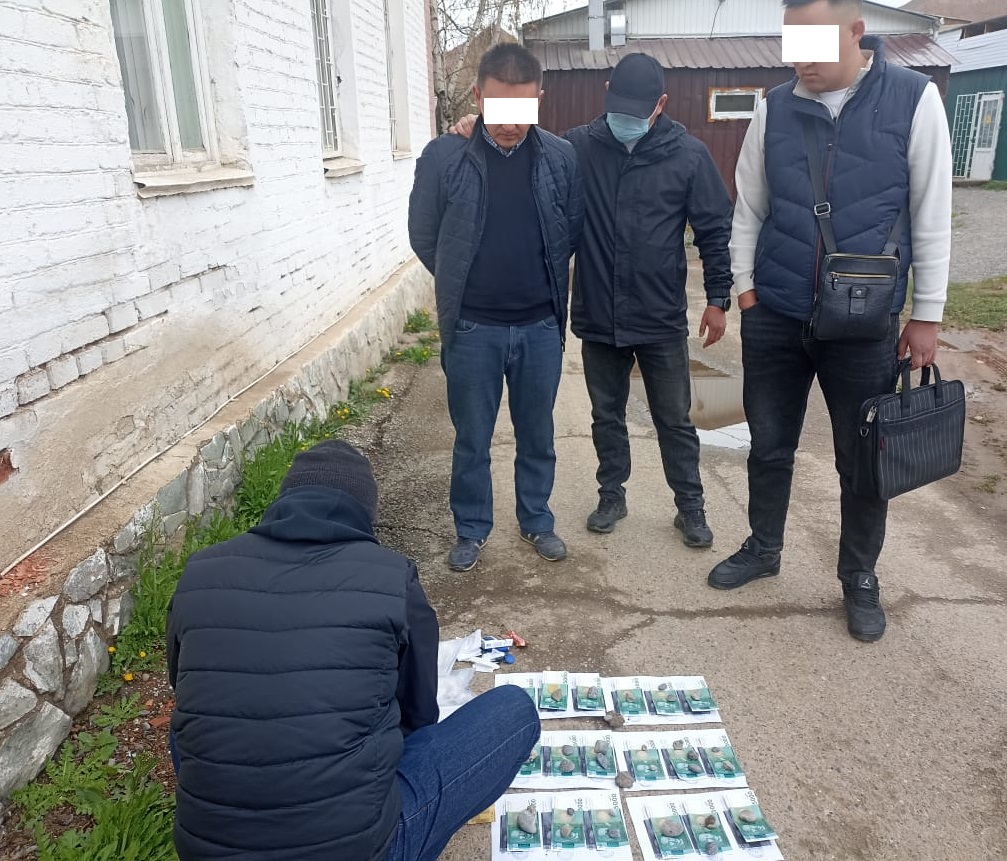 В Нарыне при получении взятки задержан врач