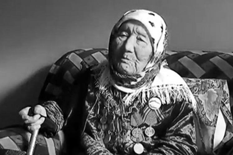 Токтогон Алтыбасарова.