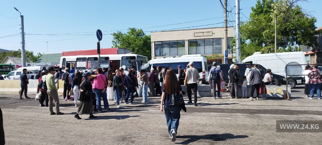 На пересечении проспекта Жибек Жолу и улицы Буденного