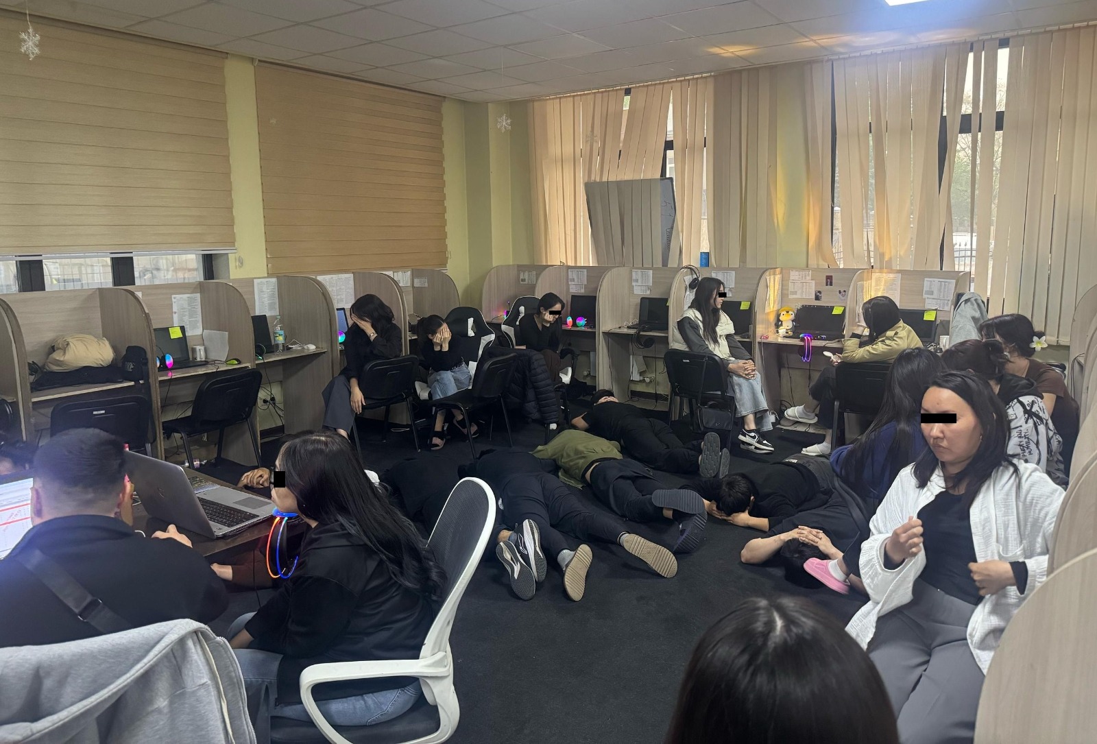 В Бишкеке задержаны сотрудники кол-центра
