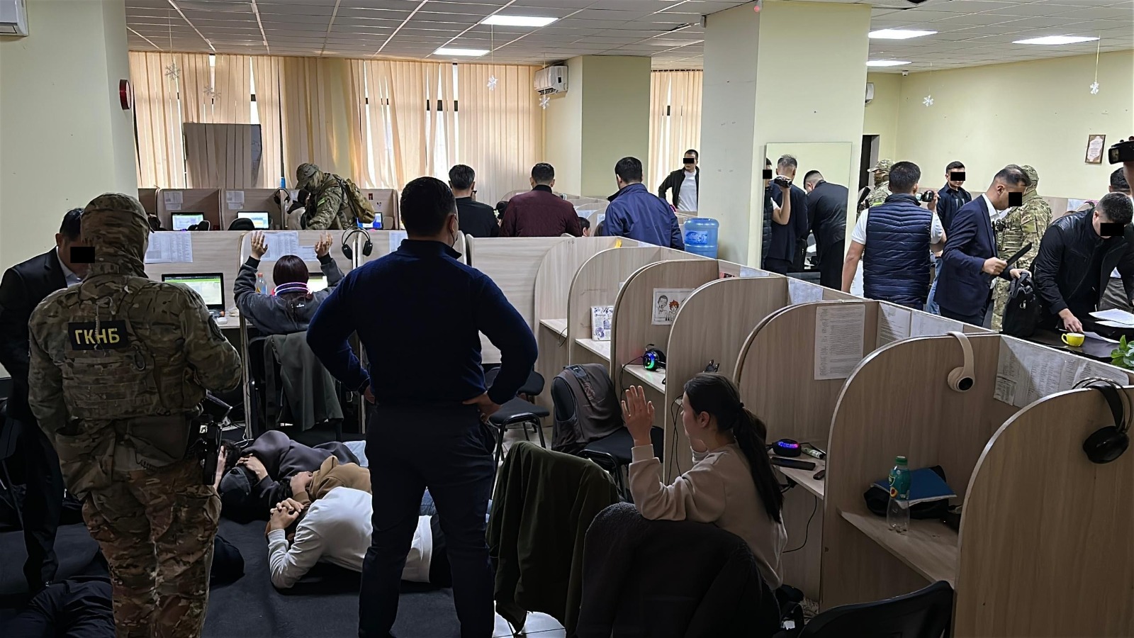 В Бишкеке задержаны сотрудники кол-центра