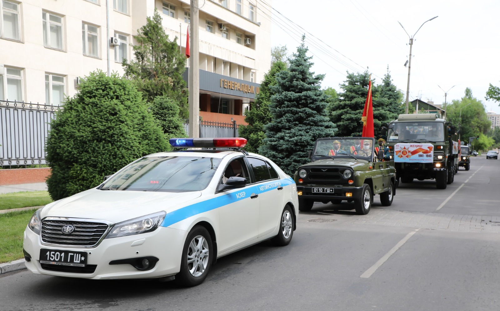 В Токмаке готовят военную технику для марша на площади Ала-Тоо