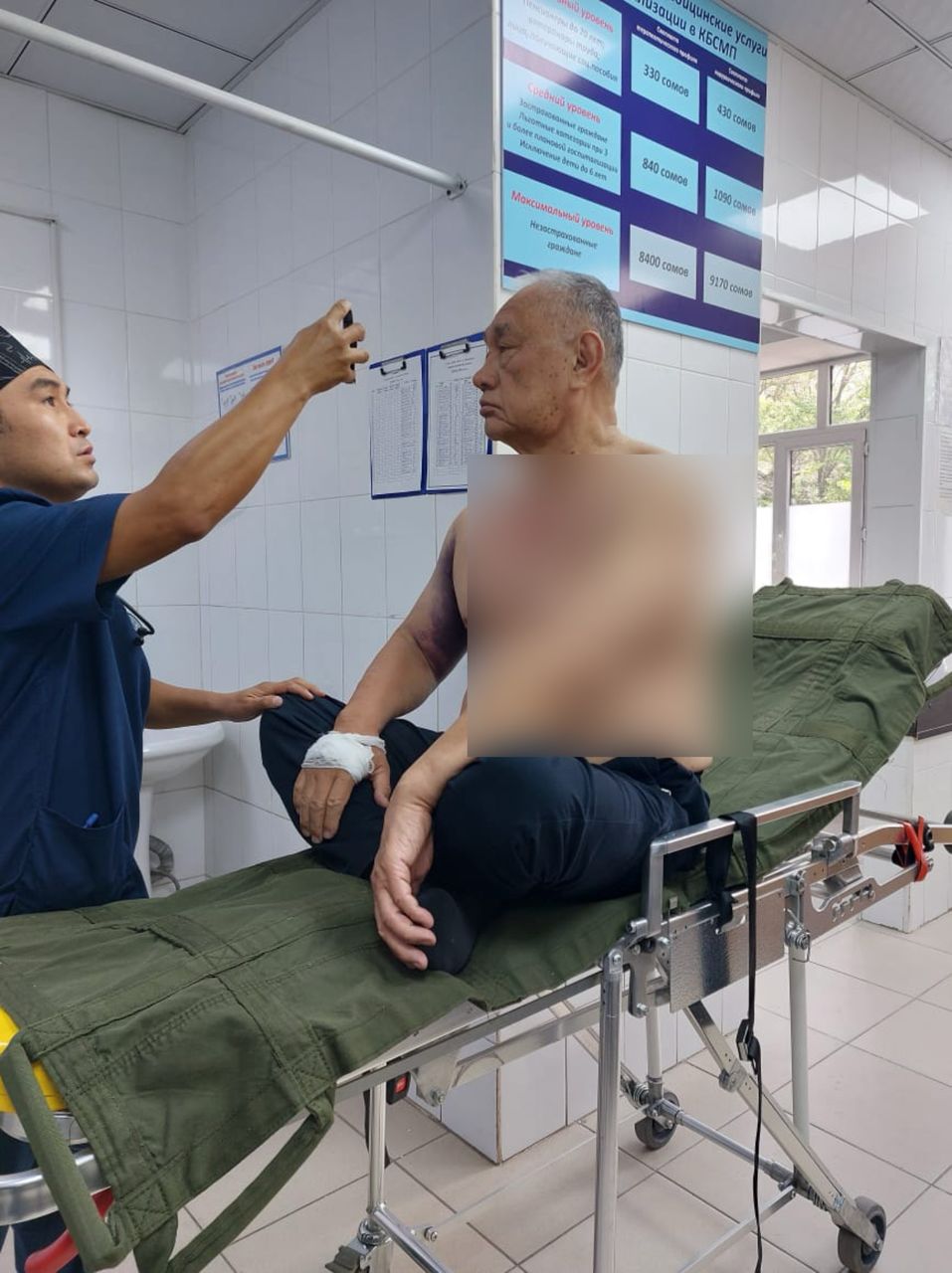 Султанбай Айжигитов на осмотре у врачей