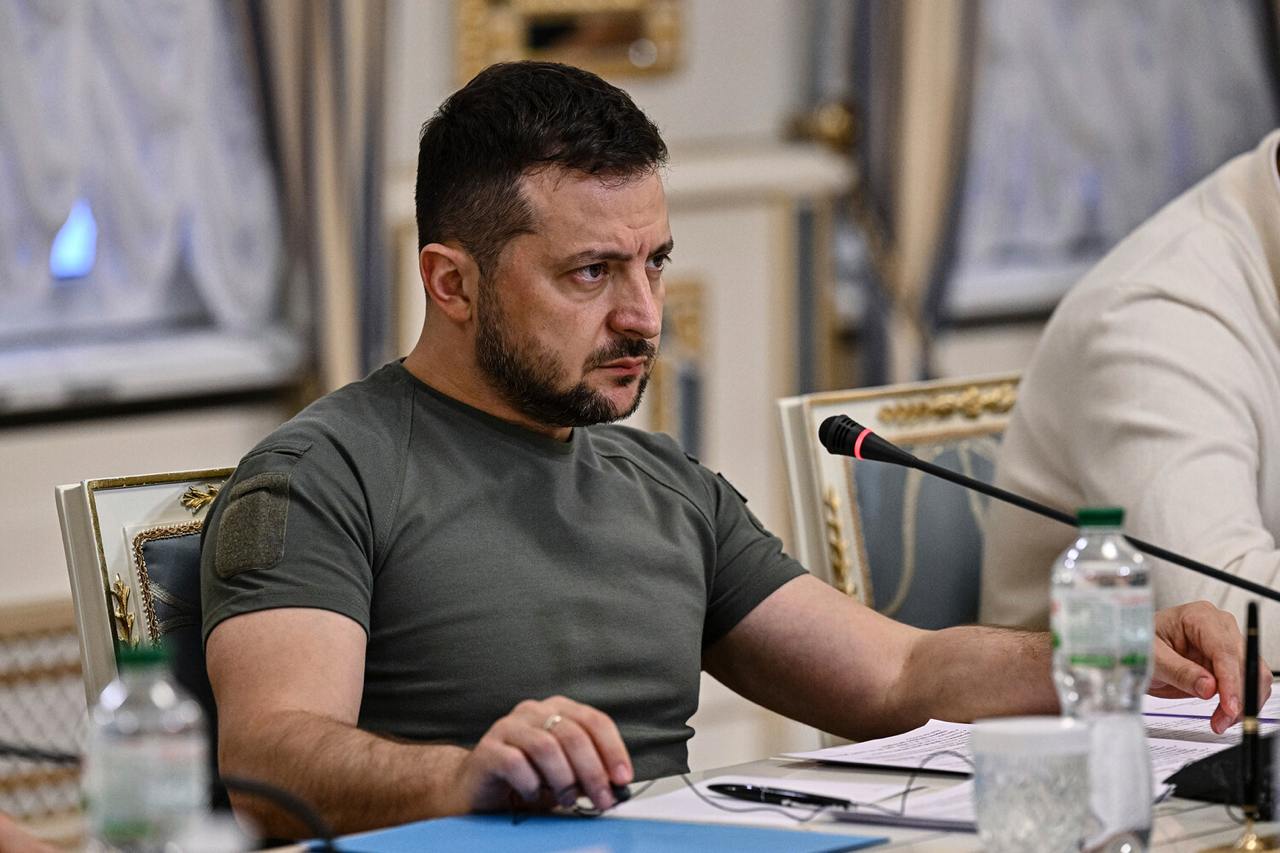 Владимир Зеленский отверг предложение Кремля о трехдневном перемирии на 9 Мая