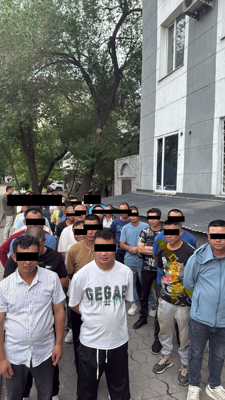 Граждане Китая на стройке в Бишкеке