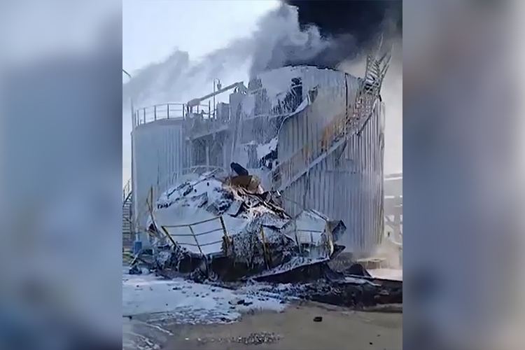 Пожар на территории НПЗ «Джунда» в Кара-Балте.