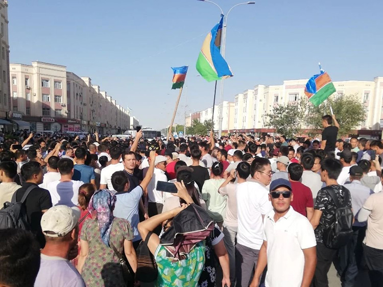 Летом 2022 года в автономной Республике Каракалпакстан вспыхнули протесты против планируемых поправок в Конституцию