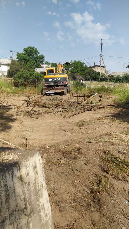 В Оше начали снос одного из старейших христианских кладбищ