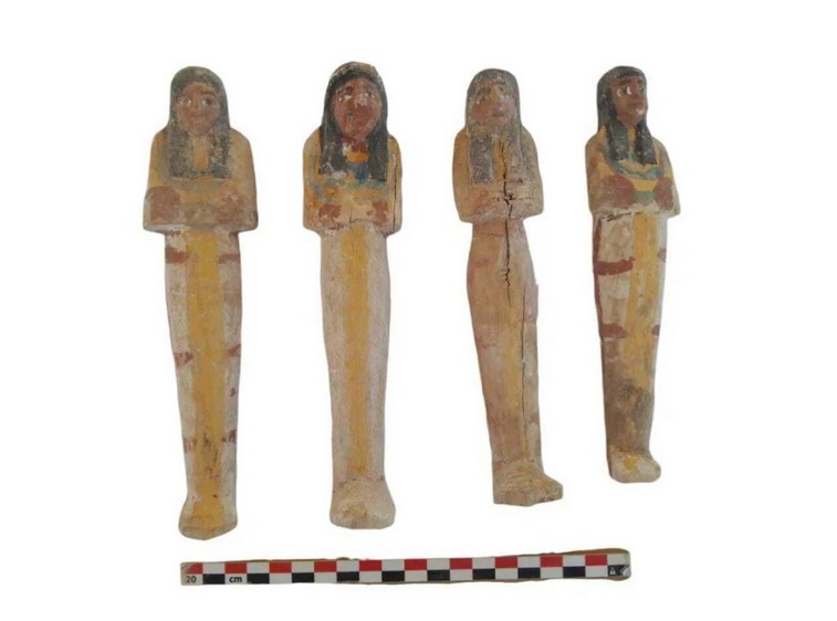 Артефакты, подобные этим фигуркам, были обнаружены в гробницах