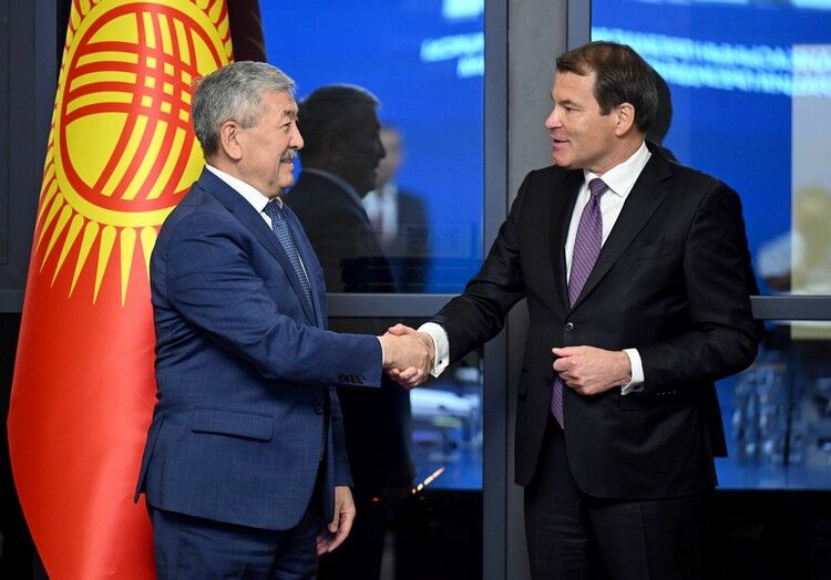 Адылбек Касымалиев жана ЕРӨБ биринчи вице-президенти Юрген Ригтеринк