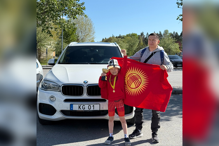 Харис с папой после победы на турнире