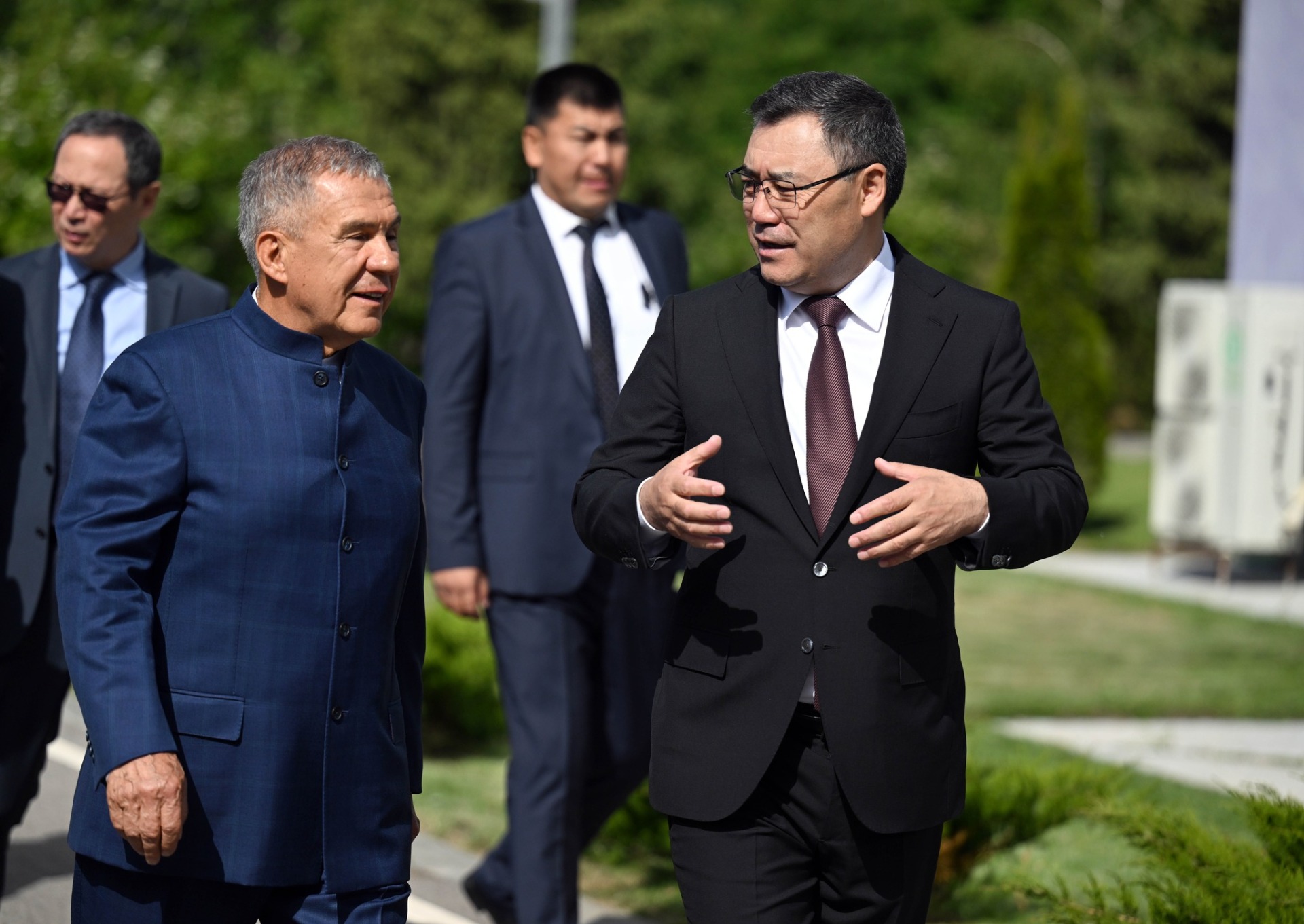 Лидер Кыргызстана и раис Татарстана посетили культурный центр «Рух-Ордо»