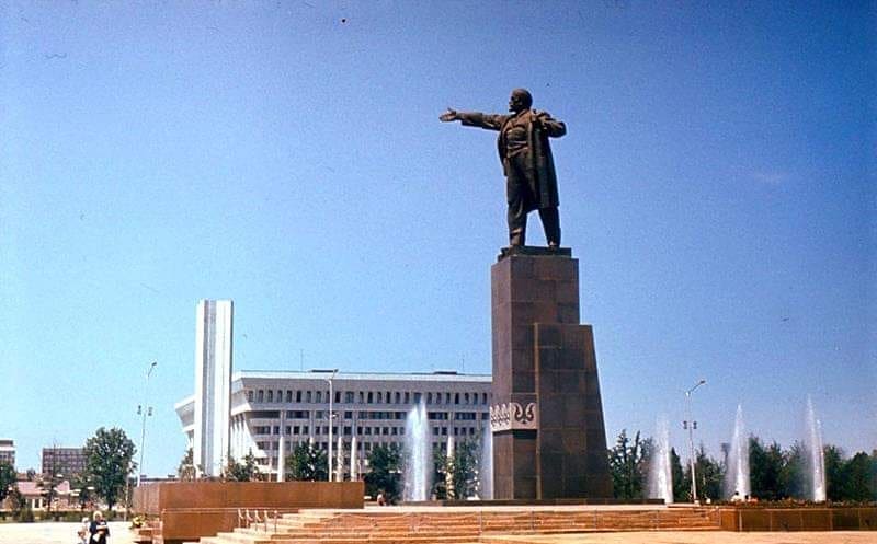 Памятники Ленину в Кыргызстане: от символа советской эпохи к объекту споров