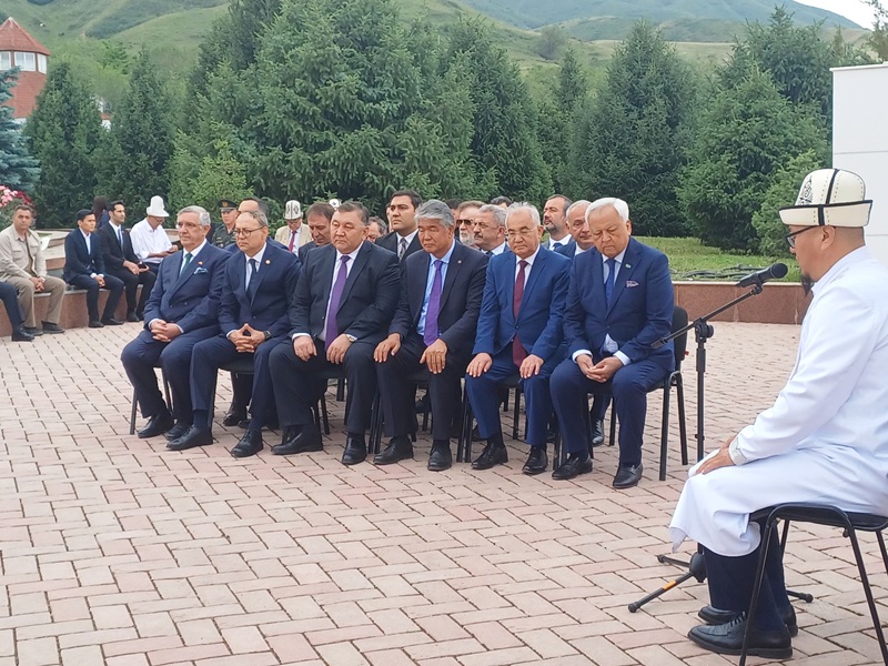 В Бишкеке проходит форум «Айтматов — будущее тюркского мира»