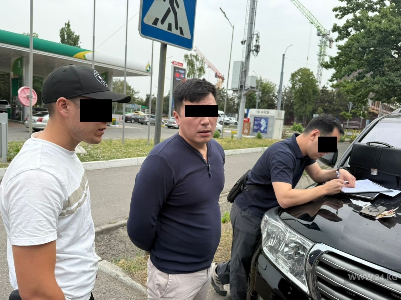 По подозрению в вымогательстве взятки задержаны следователь РУВД и помощник прокурора