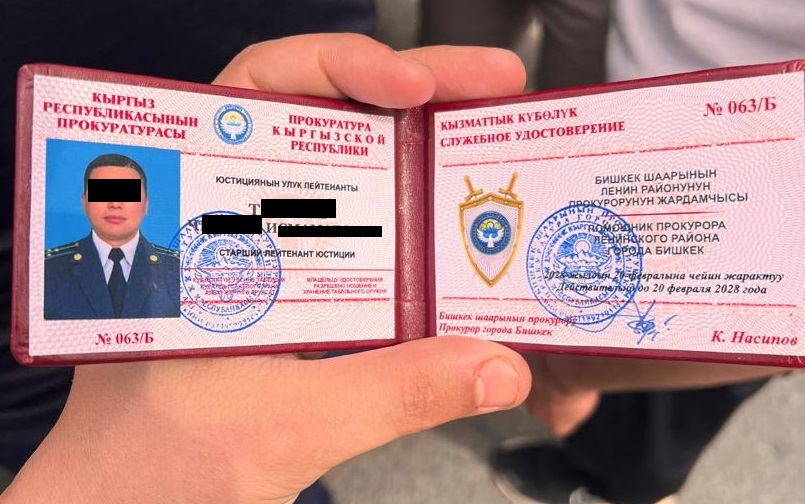 По подозрению в вымогательстве взятки задержаны следователь РУВД и помощник прокурора