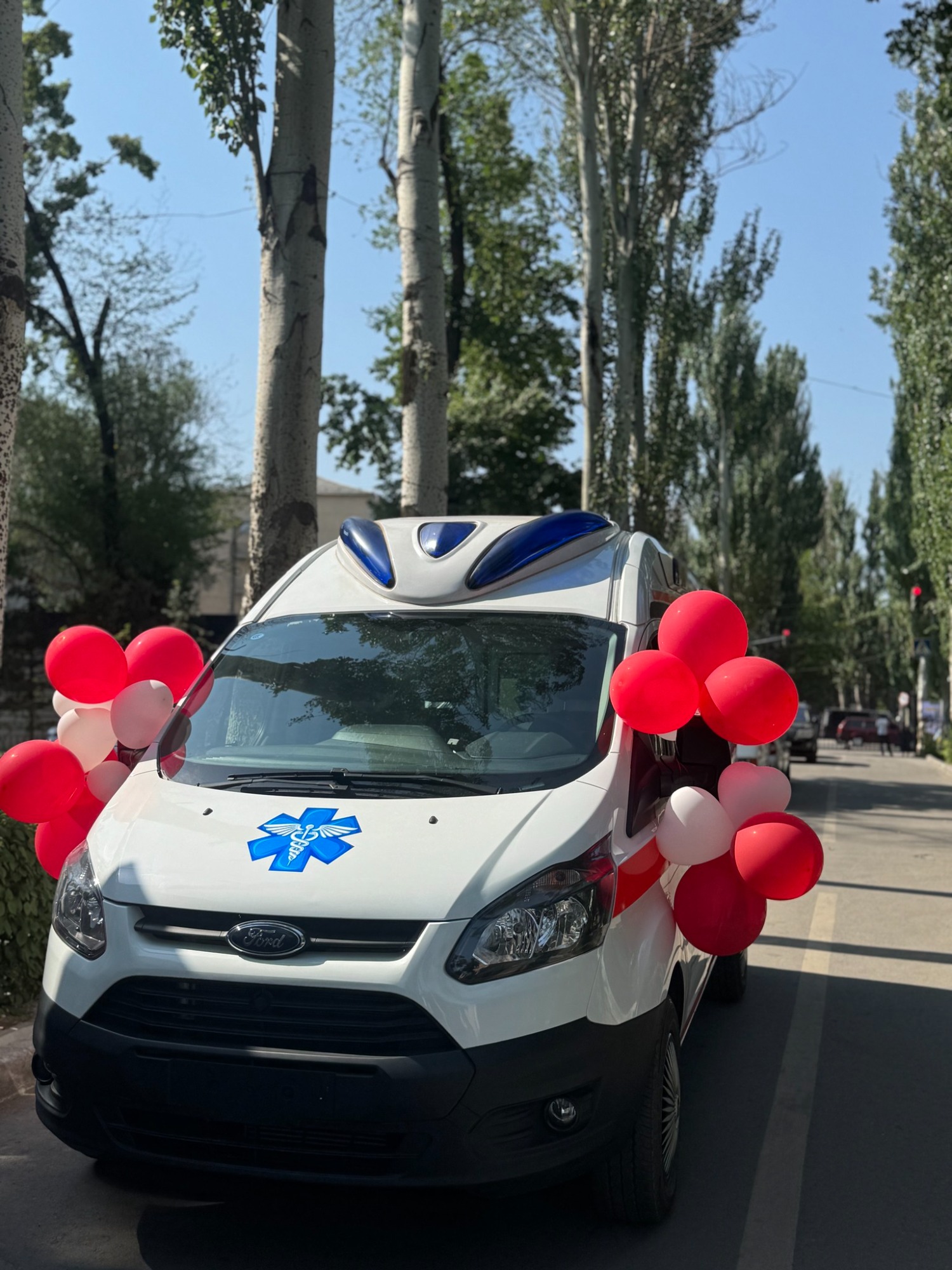 Нацгоспиталь получил новую машину скорой помощи